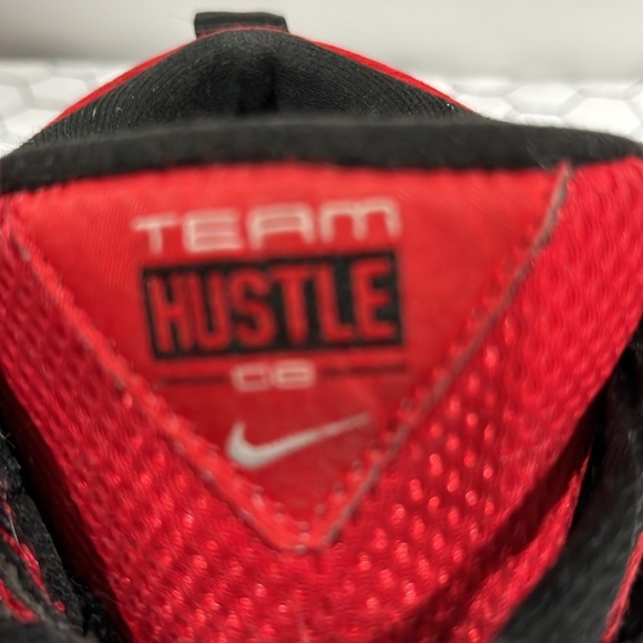 Nike Team Hustle D-8 Black, Red, White, Lace-Up Basketball Shoes SIZE. 4.5Y - Picture 9 of 11